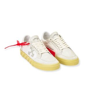 New authentic Off-White Low Vulcanized Leather Sneakers in White Gold size 41(8)